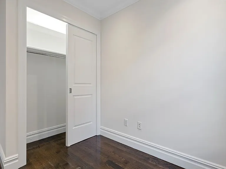 402 E 12th St #8 — Photo 5