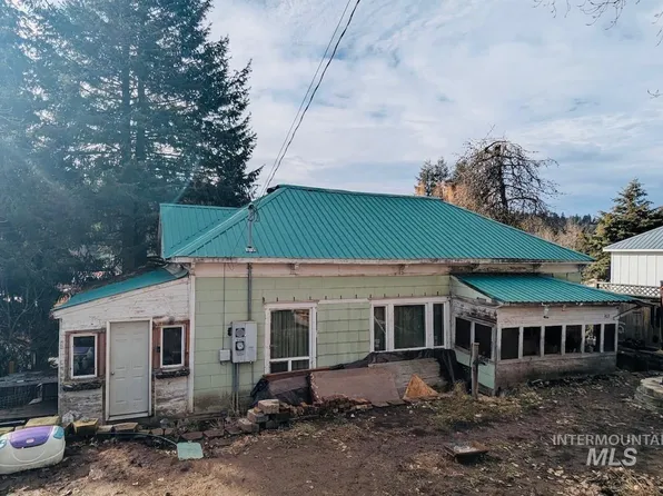 411 S Pine St, Troy, ID 83871