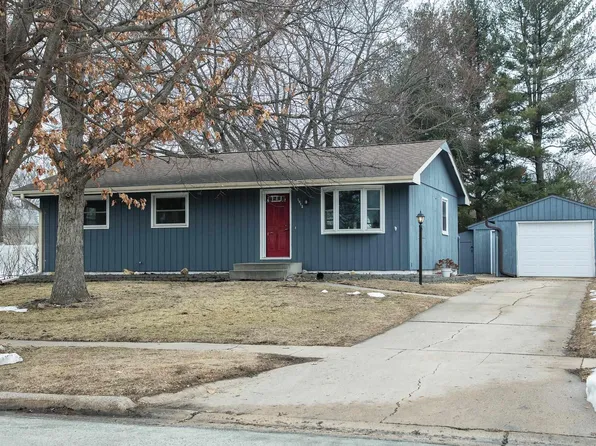 1012 Cedar River Dr, Waverly, IA 50677