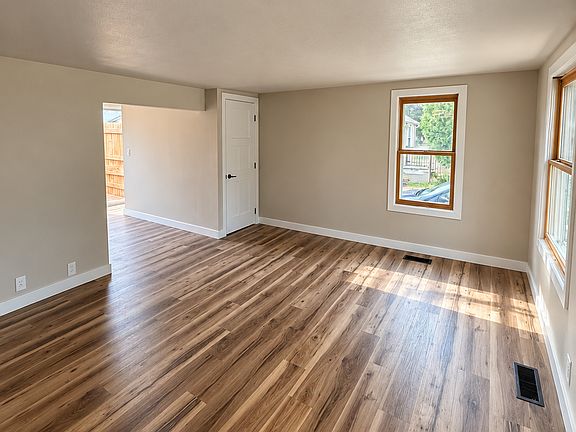 4th image of 1702 E Randall Ave