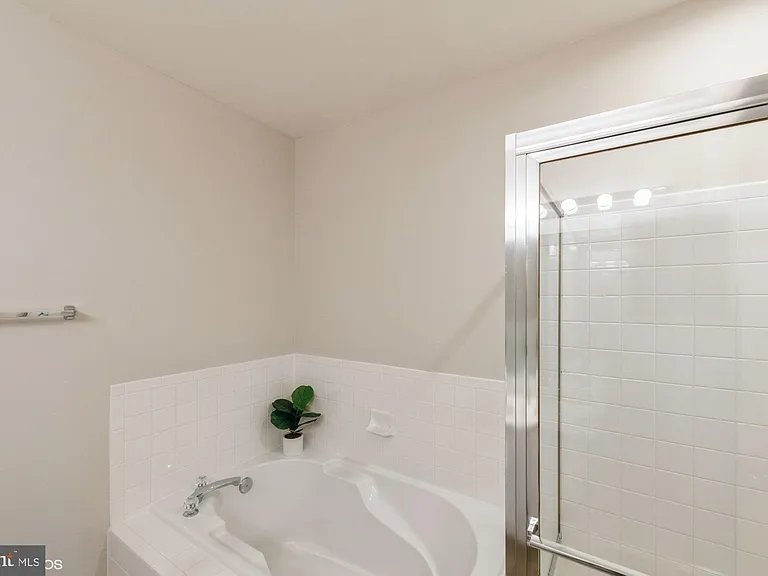 25340 Lake Mist Sq #301 — Photo 28