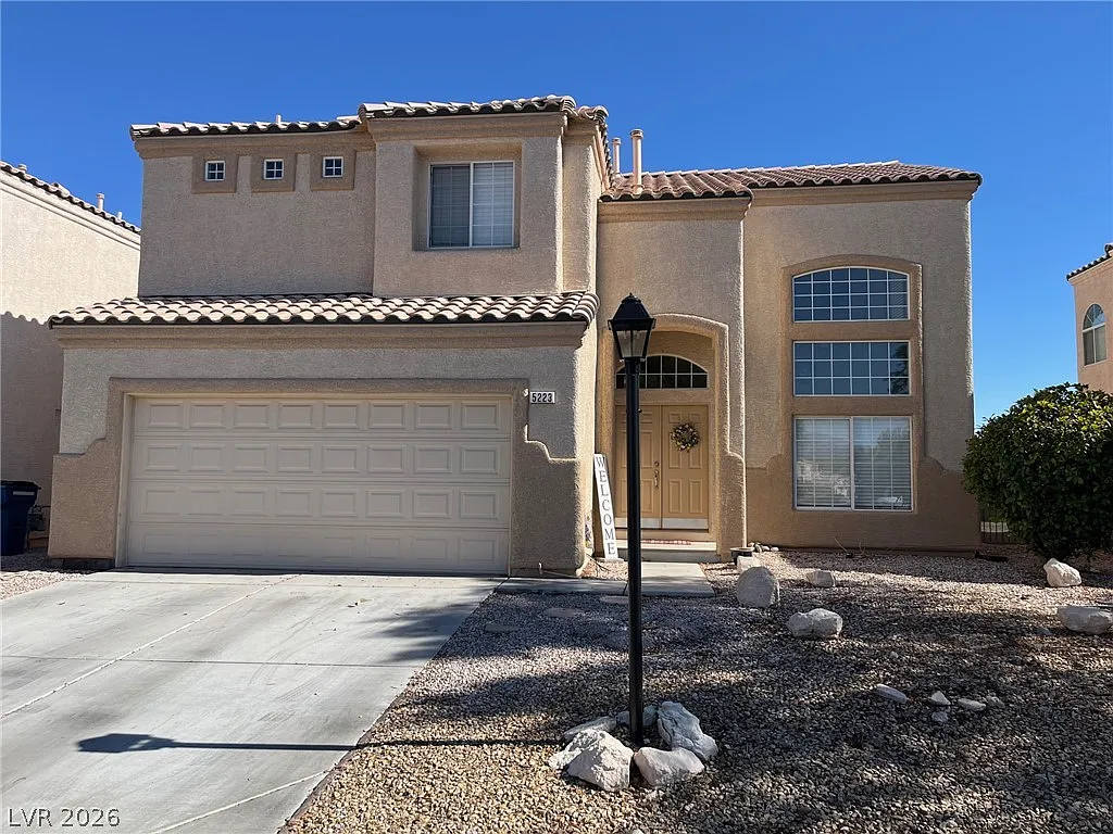 3 bed, 2.5 bath, 1879 sqft, $2,200 — Photo 1