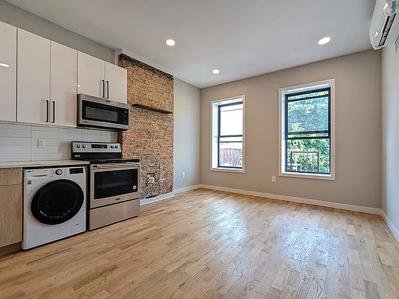 2nd image of 566 Wilson Ave Unit Penthouse 2