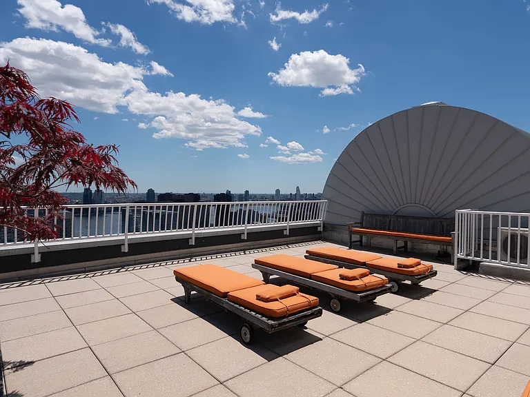 200 E 32nd St #4A — Photo 9