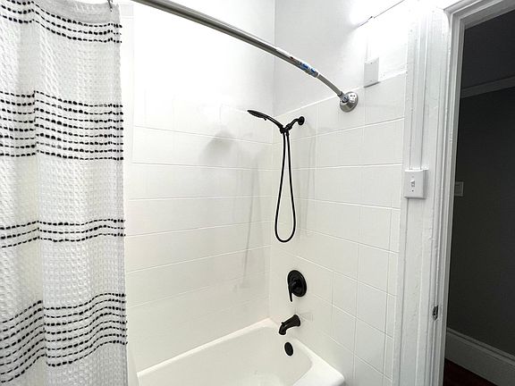 3rd image of 1452 Jackson St #3