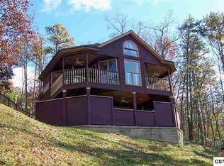 2250 Village Summit Dr, Sevierville, TN 37862