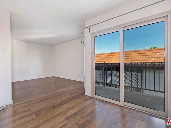 3rd image of 141 S Clark Dr APT 524