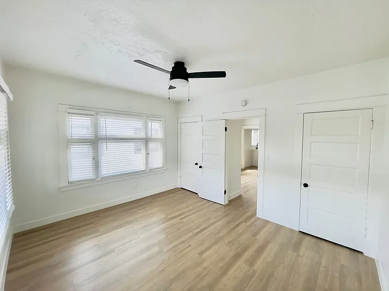 237 E 9th St — Photo 12