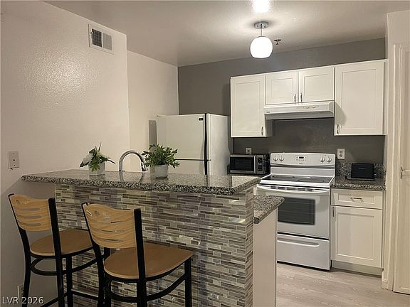 4th image of 1361 E University Ave APT 105