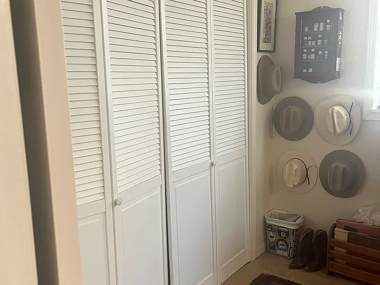 1901 Riverside Dr — Photo 3