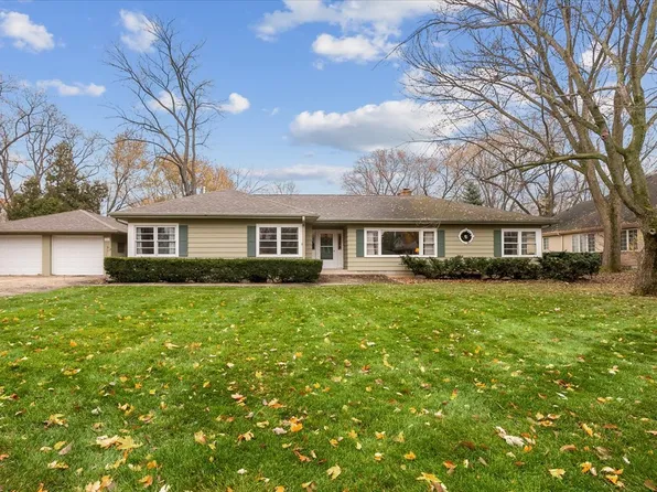 223 S Glendale Ave, Barrington, IL 60010