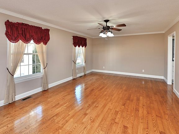 3rd image of 173 Castle Dr NW