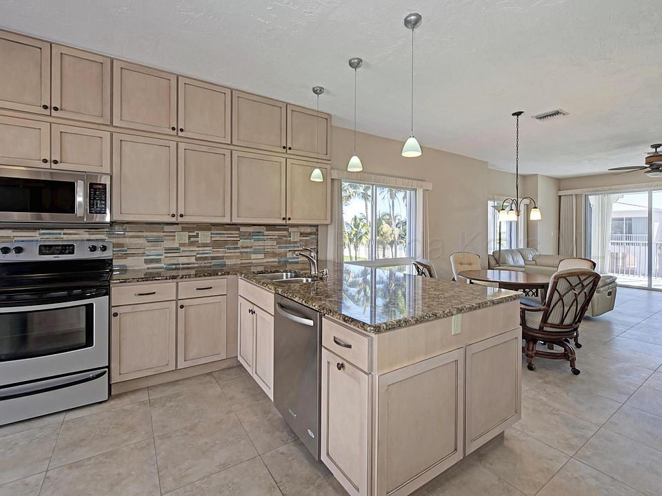 1st image of 117 Coco Plum Dr APT 5
