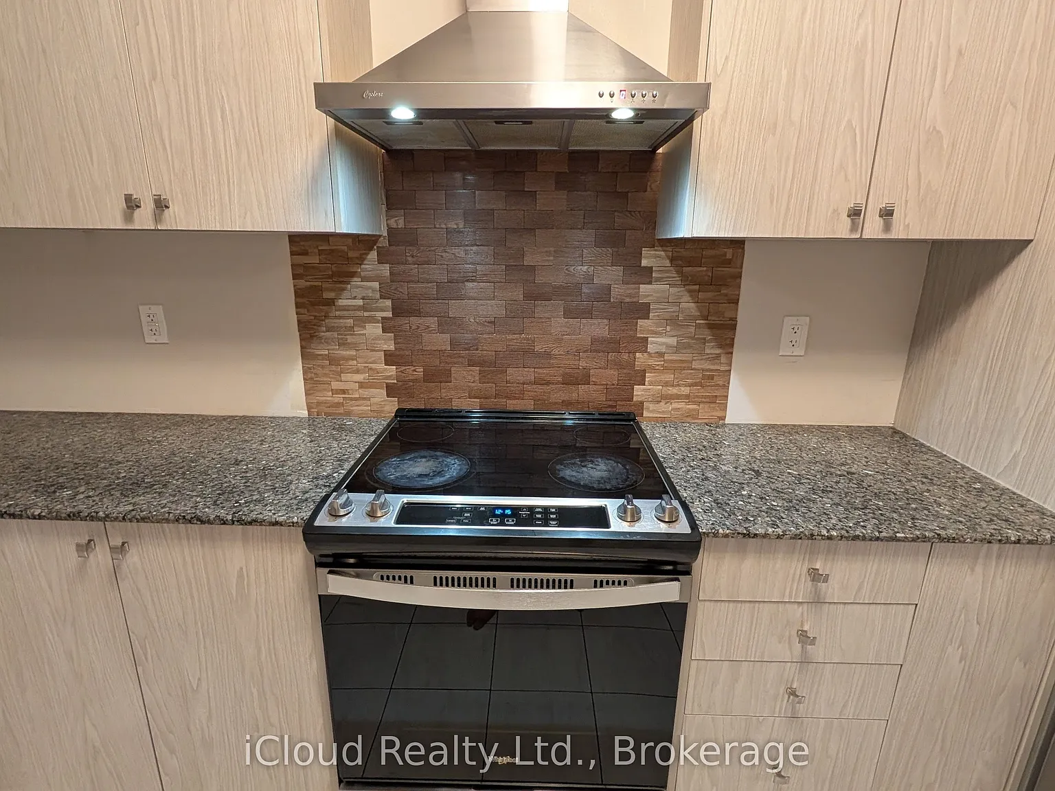 4 bed, $3,200 — Photo 2
