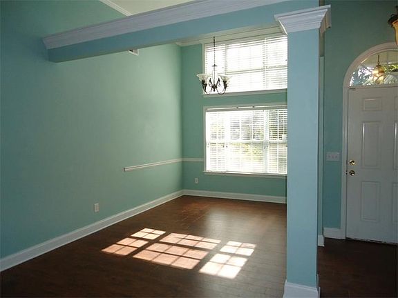 3rd image of 73 Oak Hill Dr