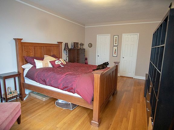 2nd image of 221 E 18th St APT 6A