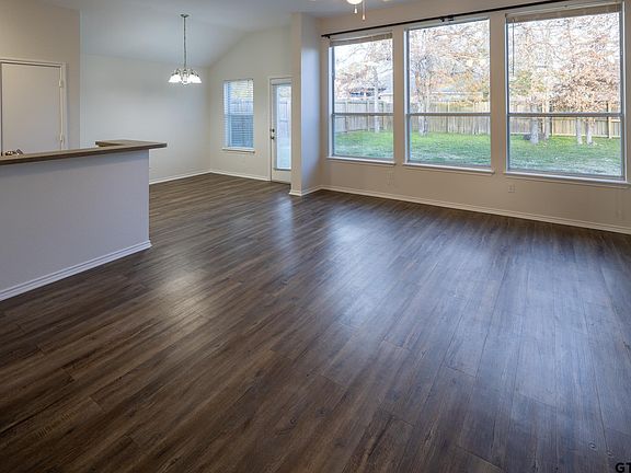 3rd image of 19371 Big Valley Dr
