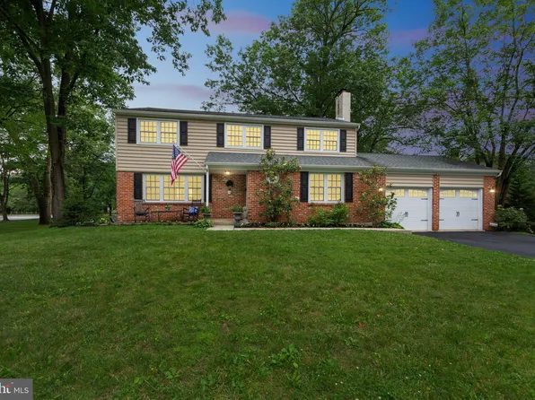 15 Oakford Rd, Wayne, PA 19087