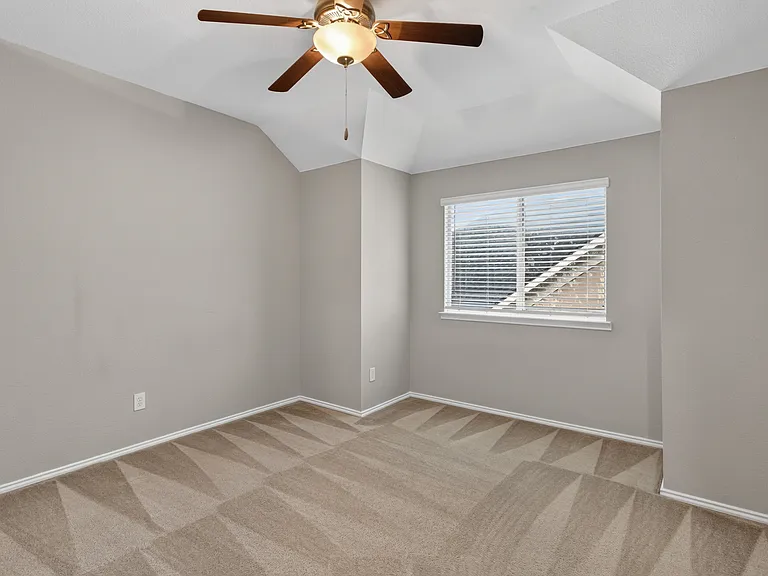 9787 Old Field Dr — Photo 38