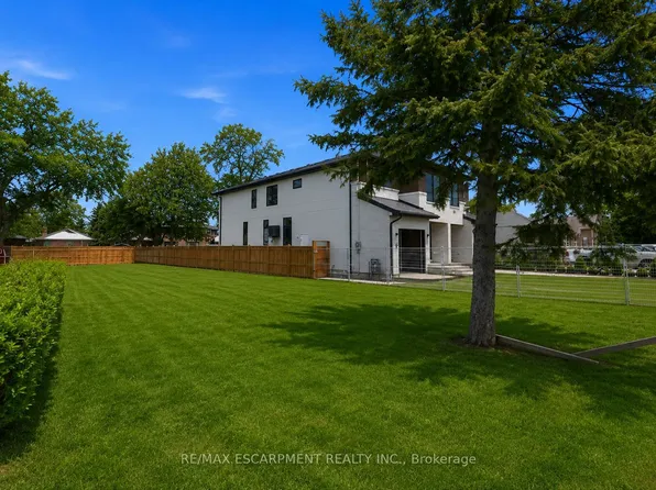 19A Broadview Ave, Mississauga, ON L5H 2S8