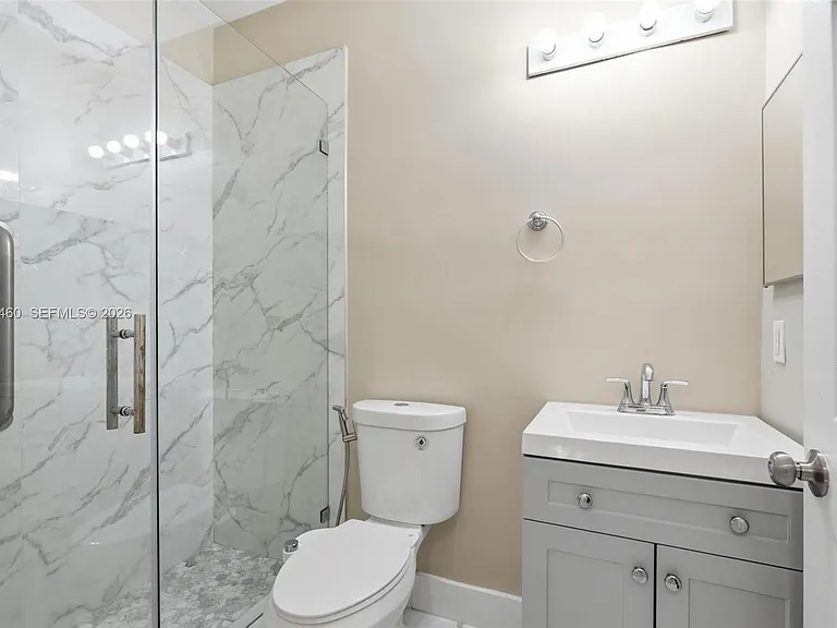 2247 NE 42nd Ave — Photo 12