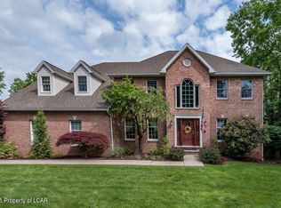 7 Winding Way, Dallas, PA 18612