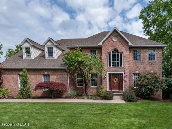 7 Winding Way, Dallas, PA 18612