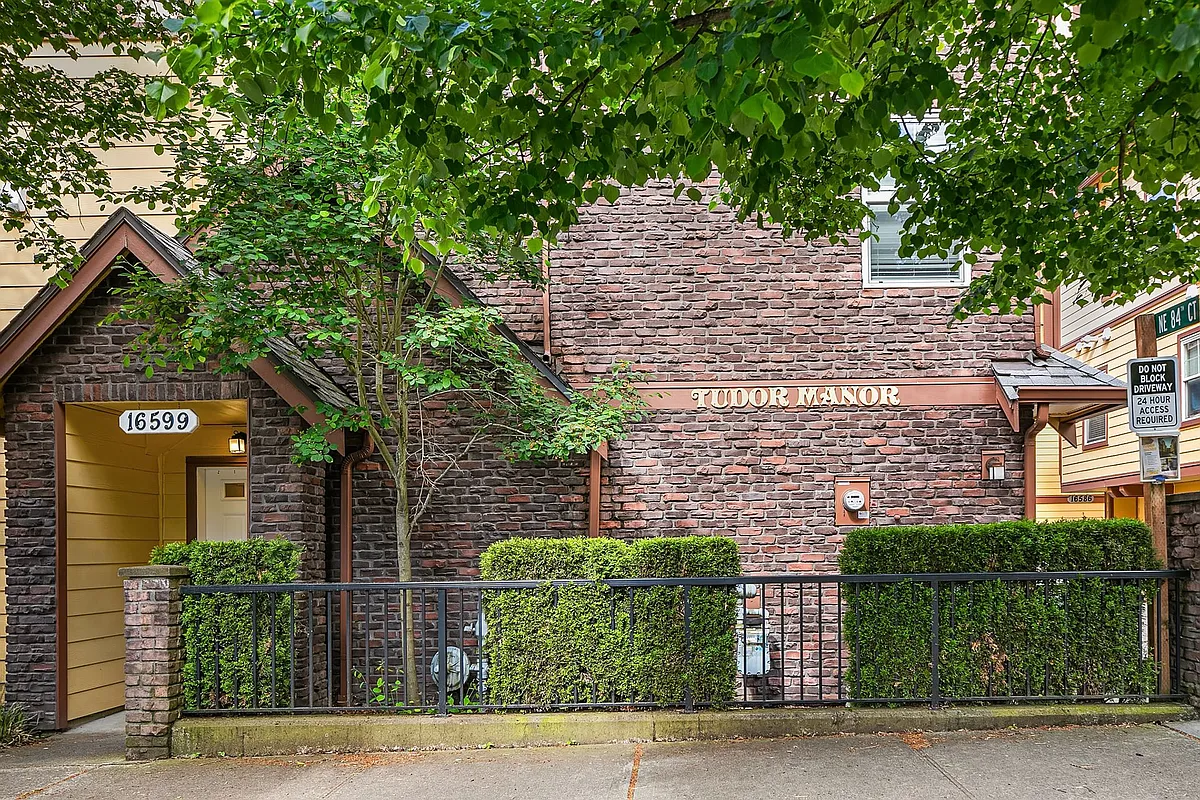 Building Photo - Tudor Manor