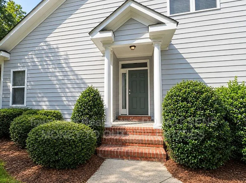 3 bed, 3.5 bath, 1850 sqft, $1,845 — Photo 2