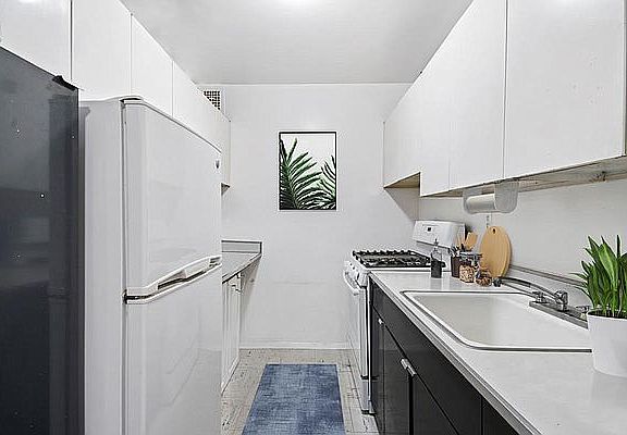 3rd image of 160 W End Ave APT 2F