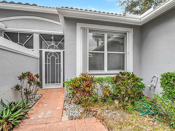 3rd image of 9607 Crescent View Drive N