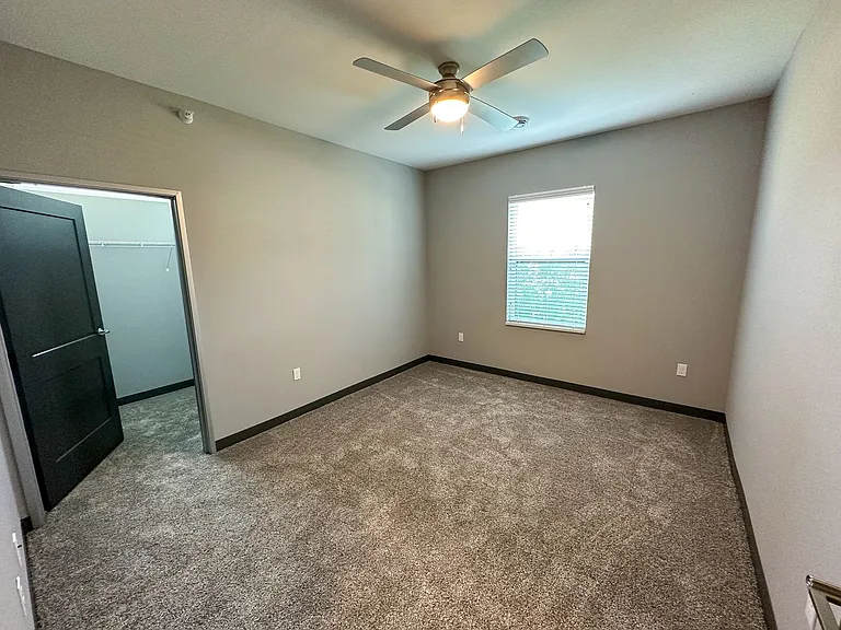 3405 Aurora — Photo 17