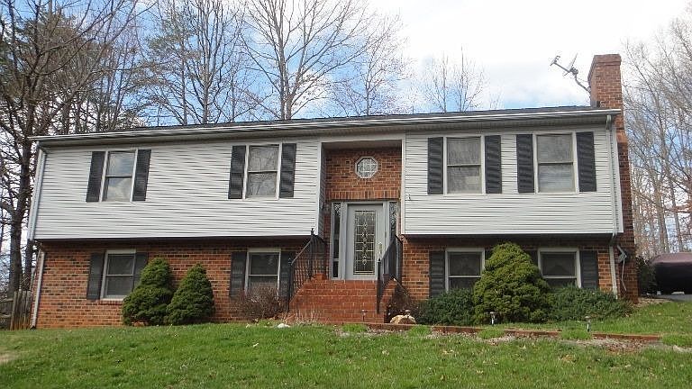 1st image of 153 Fox Crest Dr
