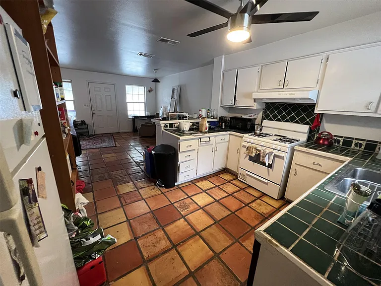 5300 Duval St #A — Photo 3