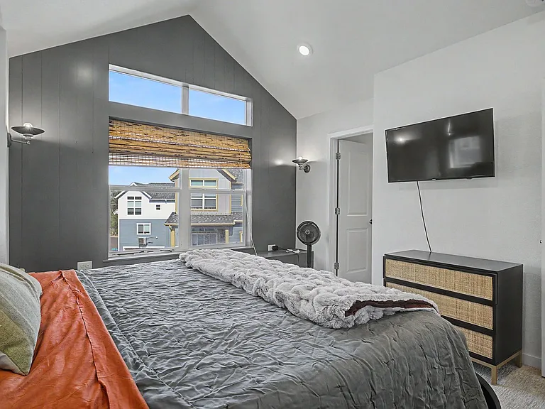 570 W Amherst Ave — Photo 19