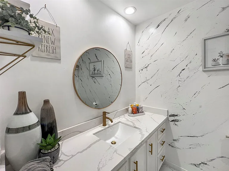 2358 Binley Dr — Photo 31