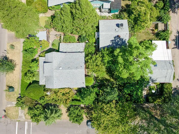 164 5th St, Ashland, OR 97520