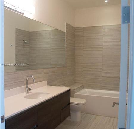 4th image of 301 Altara Ave APT 313