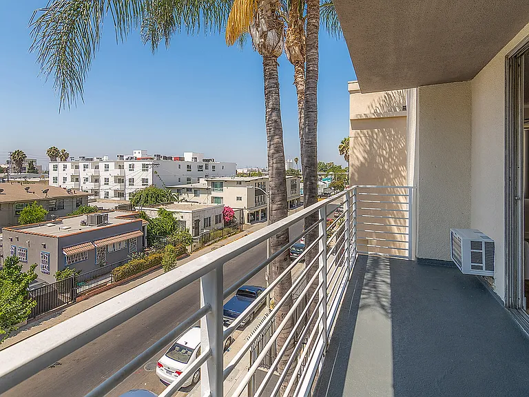 The Claridge Apartments — Photo 11