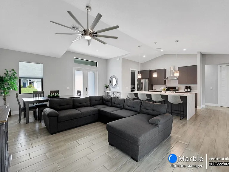 4618 Catalina Ln — Photo 4