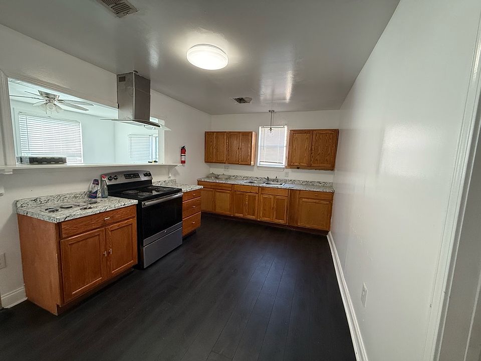 2nd image of 3012 Elm Dr