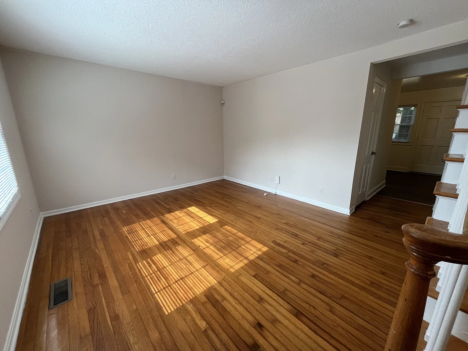 Georgetown Manor — Photo 2