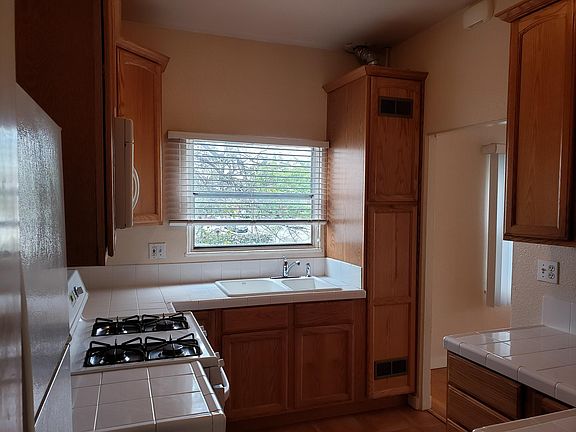 4th image of 942 24th St