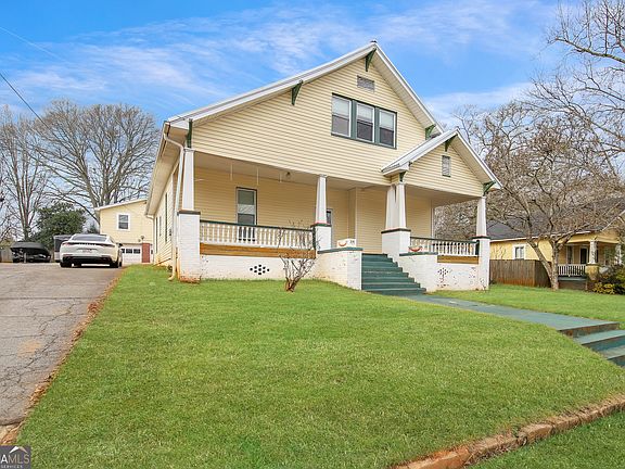 3rd image of 304 Boulevard