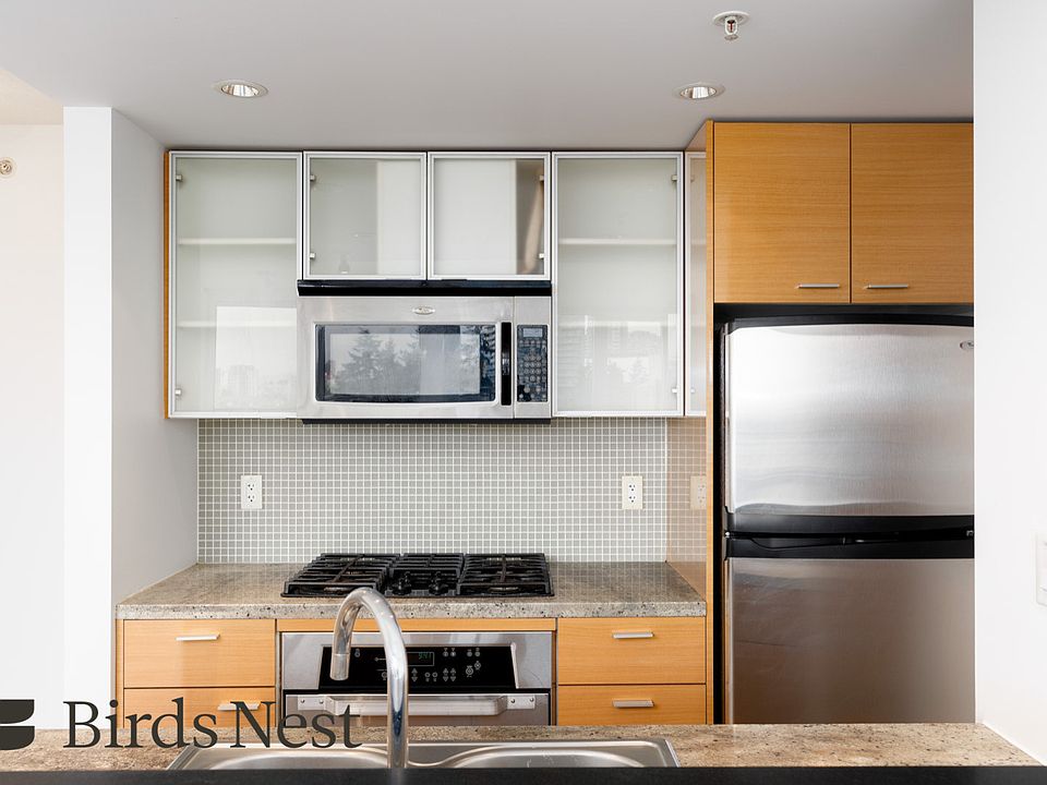 1st image of 33 Smithe St #701