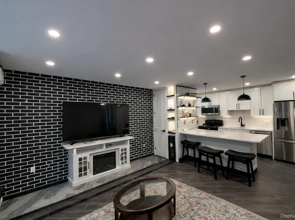 7252 Metropolitan Avenue #2C, Middle Village, NY 11379