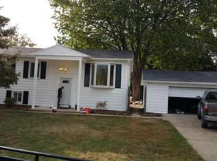 1002 Barberry Ln, Round Lake Beach, IL 60073