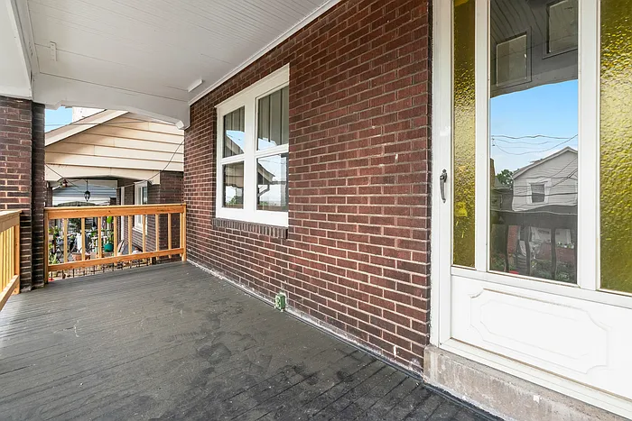 2217 Hawthorne Ave — Photo 2