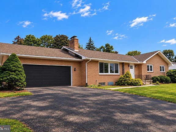 4th image of 325 Donna Ln