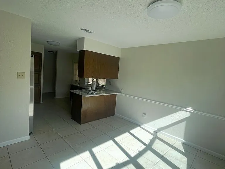 2201 Sage Ln — Photo 9